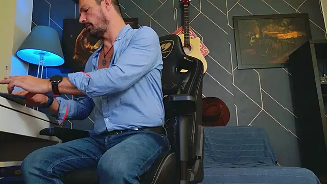 ChrisKox online show from 10/22/25, 03:51