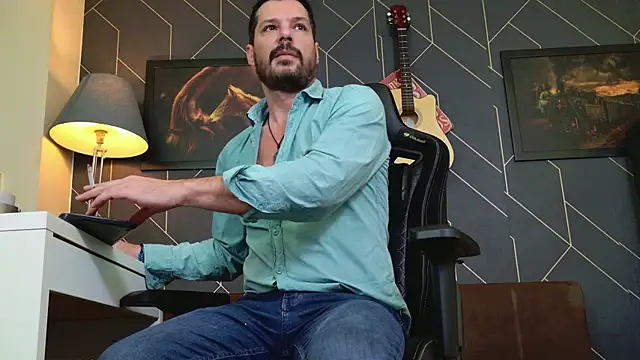 ChrisKox online show from 12/18/25, 06:52