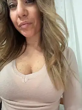 Snapshot of sexylenia chatting on 03/21/26, 11:41 sexylenia online show from 03/21/26, 11:41