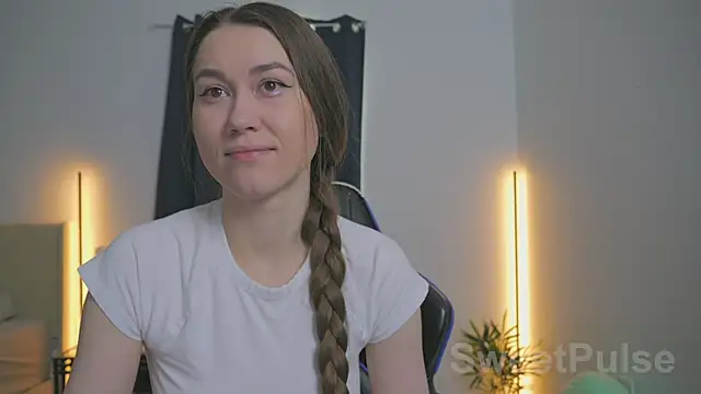 Snapshot of SweetPulse chatting on 12/05/25, 04:36 SweetPulse online show from 12/05/25, 04:36