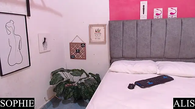 Sophie And Alis online show from 02/15/25, 10:55