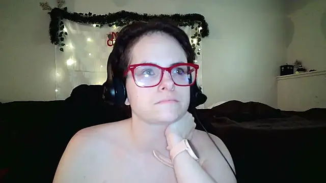 Snapshot of JessaBella chatting on 11/18/25, 04:22 JessaBella online show from 11/18/25, 04:22