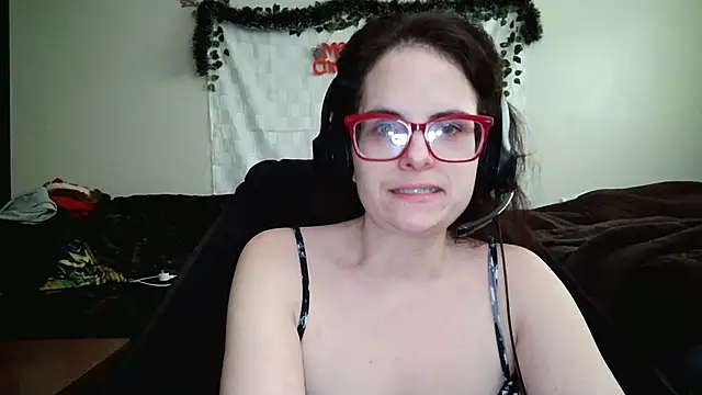 Snapshot of JessaBella chatting on 12/15/25, 04:55 JessaBella online show from 12/15/25, 04:55