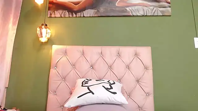 Snapshot of Tinna_Flirt chatting on 02/13/25, 04:22 Tinna Flirt online show from 02/13/25, 04:22