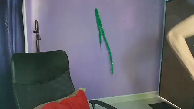 Snapshot of Nattyslave4U chatting on 10/10/25, 09:36 Nattyslave4U online show from 10/10/25, 09:36