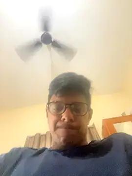 Snapshot of pavanboy chatting on 11/26/25, 04:24 pavanboy online show from 11/26/25, 04:24