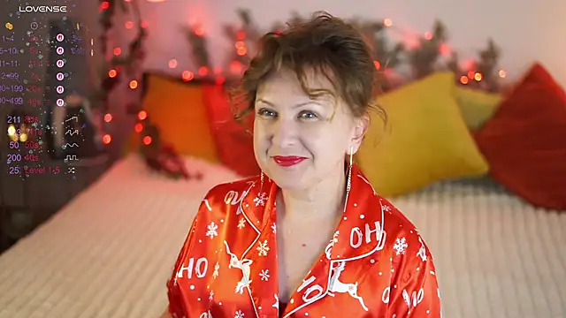 Snapshot of LitleSun chatting on 12/22/25, 05:32 LitleSun online show from 12/22/25, 05:32