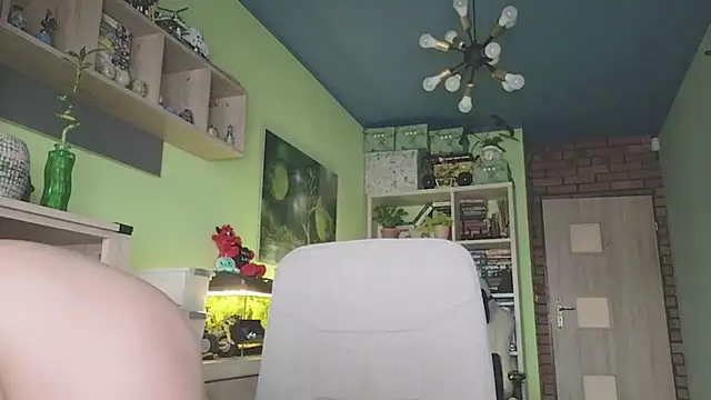 Snapshot of karmija chatting on 12/16/24, 01:32 karmija online show from 12/16/24, 01:32