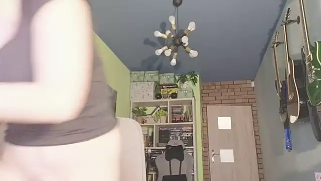 Snapshot of karmija chatting on 12/28/24, 10:02 karmija online show from 12/28/24, 10:02