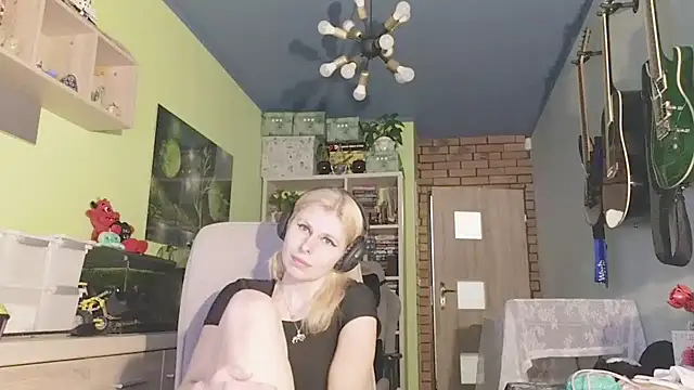 Snapshot of karmija chatting on 01/10/25, 10:04 karmija online show from 01/10/25, 10:04