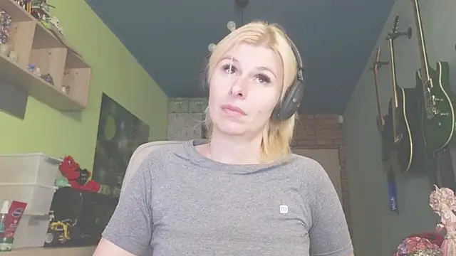 karmija online show from 11/11/25, 09:15