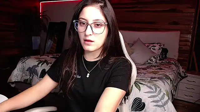 Snapshot of IsabelaGomez chatting on 12/08/24, 11:51 IsabelaGomez online show from 12/08/24, 11:51