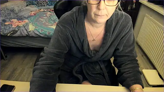 Snapshot of minoesje37 chatting on 12/08/24, 08:25 minoesje37 online show from 12/08/24, 08:25