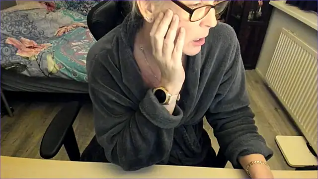 Snapshot of minoesje37 chatting on 12/09/24, 08:33 minoesje37 online show from 12/09/24, 08:33