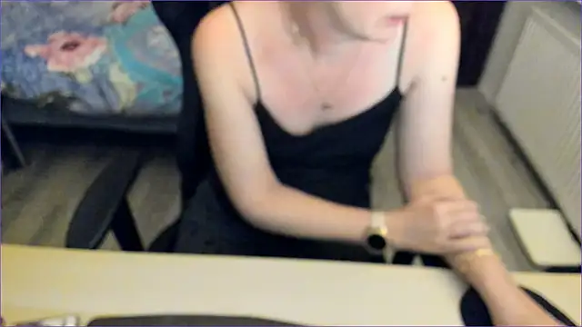 Snapshot of minoesje37 chatting on 12/16/24, 08:37 minoesje37 online show from 12/16/24, 08:37