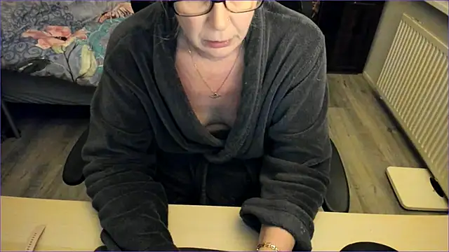 Snapshot of minoesje37 chatting on 12/19/24, 08:34 minoesje37 online show from 12/19/24, 08:34