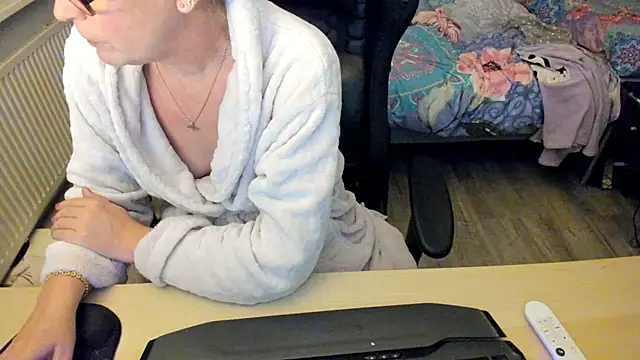 Snapshot of minoesje37 chatting on 12/30/24, 08:25 minoesje37 online show from 12/30/24, 08:25