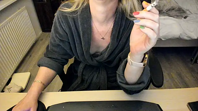 Snapshot of minoesje37 chatting on 01/12/25, 08:36 minoesje37 online show from 01/12/25, 08:36