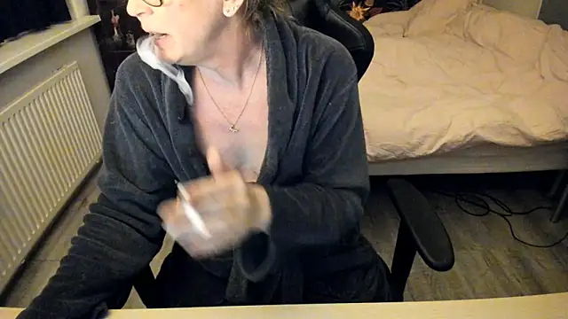 Snapshot of minoesje37 chatting on 02/09/25, 08:34 minoesje37 online show from 02/09/25, 08:34