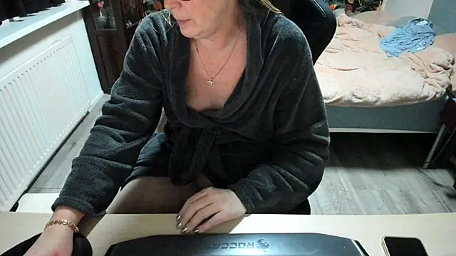 Snapshot of minoesje37 chatting on 02/19/25, 08:41 minoesje37 online show from 02/19/25, 08:41