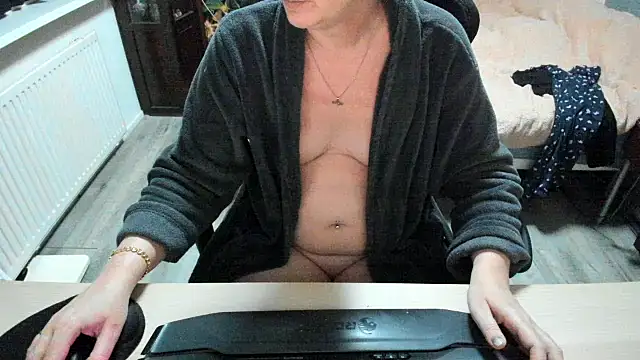 Snapshot of minoesje37 chatting on 02/24/25, 08:36 minoesje37 online show from 02/24/25, 08:36