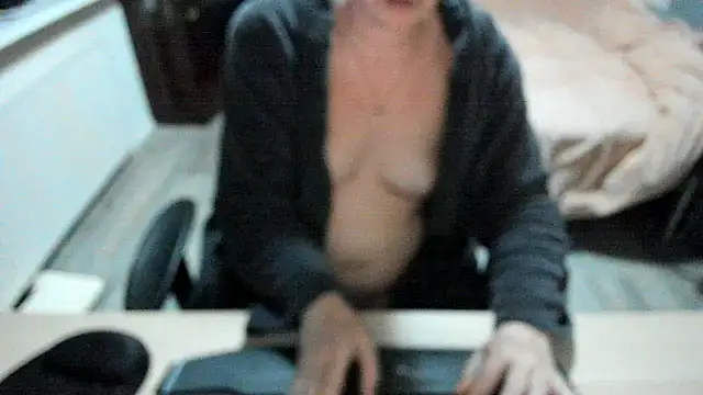 Snapshot of minoesje37 chatting on 02/26/25, 08:44 minoesje37 online show from 02/26/25, 08:44