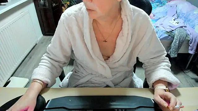 Snapshot of minoesje37 chatting on 03/02/25, 08:40 minoesje37 online show from 03/02/25, 08:40