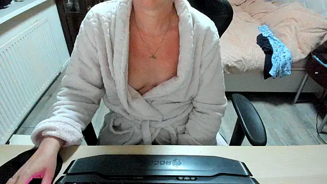 Snapshot of minoesje37 chatting on 03/11/25, 08:31 minoesje37 online show from 03/11/25, 08:31