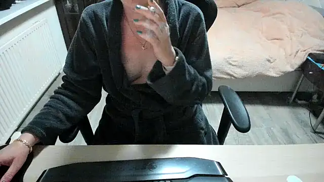 Snapshot of minoesje37 chatting on 03/15/25, 08:32 minoesje37 online show from 03/15/25, 08:32