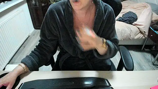 Snapshot of minoesje37 chatting on 03/16/25, 08:32 minoesje37 online show from 03/16/25, 08:32