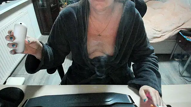 Snapshot of minoesje37 chatting on 03/17/25, 08:30 minoesje37 online show from 03/17/25, 08:30