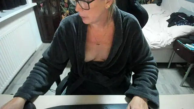 Snapshot of minoesje37 chatting on 09/22/25, 07:38 minoesje37 online show from 09/22/25, 07:38