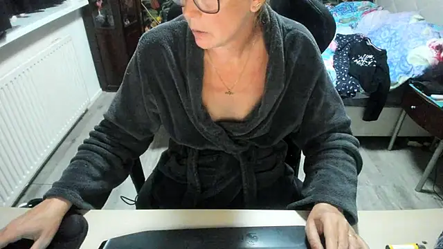 Snapshot of minoesje37 chatting on 09/29/25, 07:19 minoesje37 online show from 09/29/25, 07:19