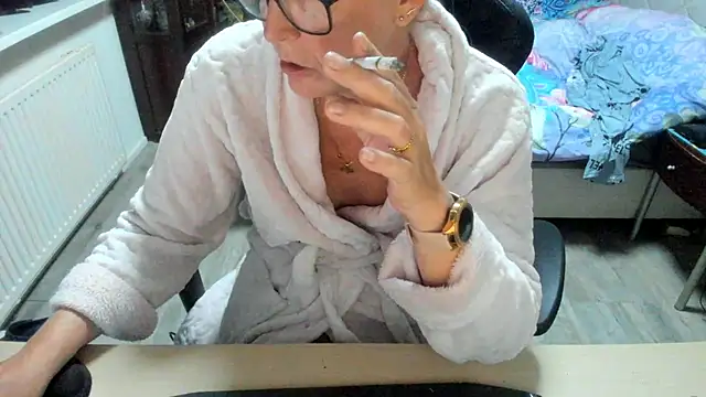 Snapshot of minoesje37 chatting on 10/05/25, 06:50 minoesje37 online show from 10/05/25, 06:50