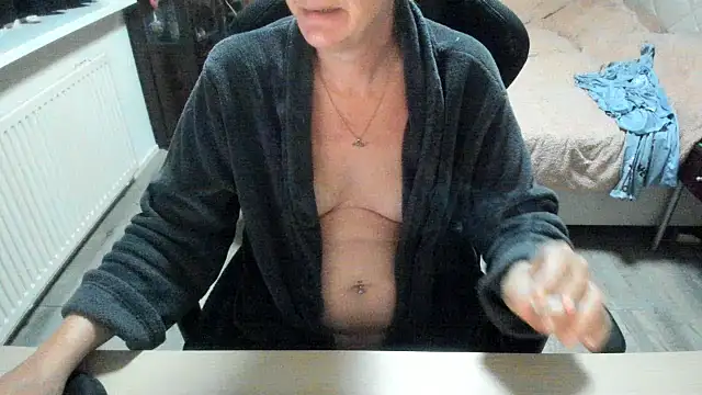 Snapshot of minoesje37 chatting on 11/01/25, 08:33 minoesje37 online show from 11/01/25, 08:33