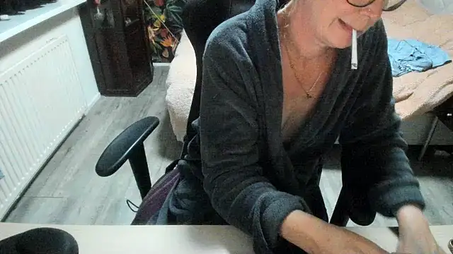 Snapshot of minoesje37 chatting on 11/02/25, 08:11 minoesje37 online show from 11/02/25, 08:11