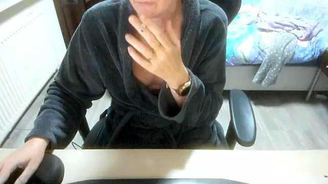 Snapshot of minoesje37 chatting on 11/18/25, 08:35 minoesje37 online show from 11/18/25, 08:35