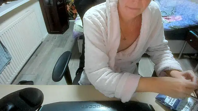 Snapshot of minoesje37 chatting on 12/01/25, 08:47 minoesje37 online show from 12/01/25, 08:47