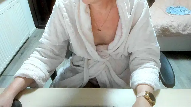 Snapshot of minoesje37 chatting on 12/13/25, 09:09 minoesje37 online show from 12/13/25, 09:09