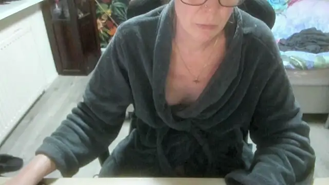 minoesje37 online show from 01/10/26, 08:10