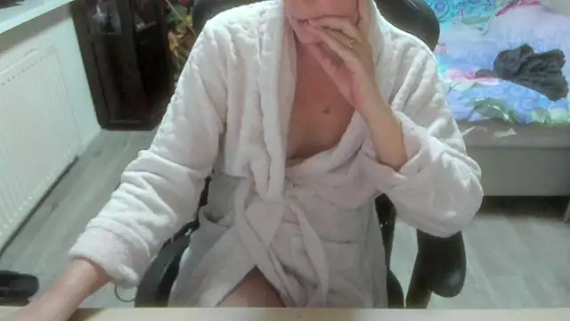 minoesje37 online show from 01/12/26, 08:36