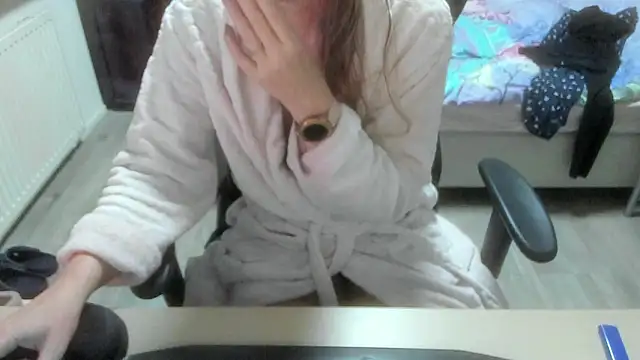 minoesje37 online show from 01/18/26, 08:34