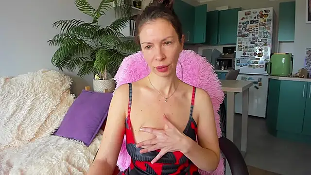 ChristinaGlory online show from 04/28/26, 06:18