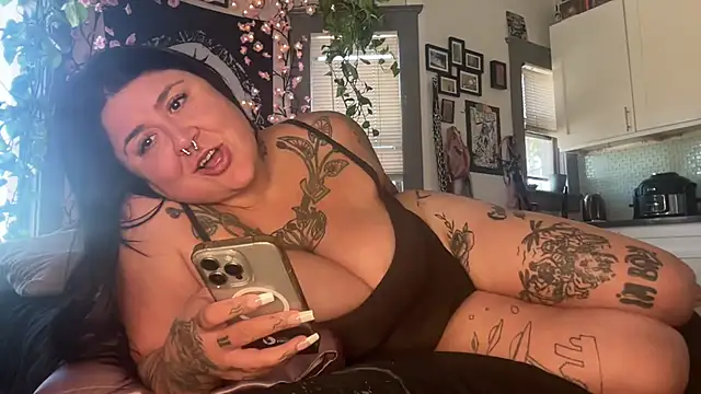 Snapshot of Sad1st1kSadie chatting on 01/13/26, 08:36 Sad1st1kSadie online show from 01/13/26, 08:36