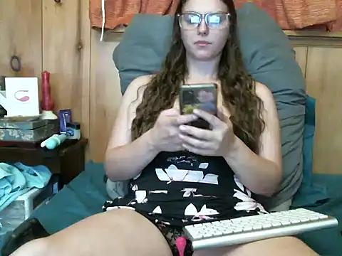 Snapshot of katie_kitten38 chatting on 09/09/25, 02:49 katie kitten38 online show from 09/09/25, 02:49