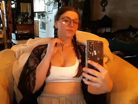 Snapshot of katie_kitten38 chatting on 01/06/26, 01:59 katie kitten38 online show from 01/06/26, 01:59