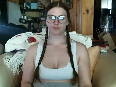 Snapshot of katie_kitten38 chatting on 04/12/26, 06:02 katie kitten38 online show from 04/12/26, 06:02