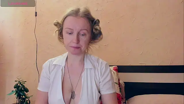 I AM MILF online show from 04/14/26, 07:03