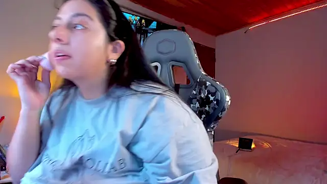 Snapshot of coraline_latin chatting on 01/20/25, 09:43 coraline latin online show from 01/20/25, 09:43