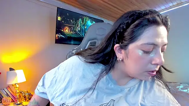 Snapshot of coraline_latin chatting on 02/04/25, 10:24 coraline latin online show from 02/04/25, 10:24